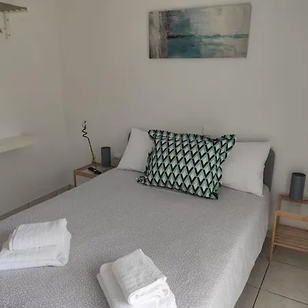 Sun 'n Sand, Dream It In