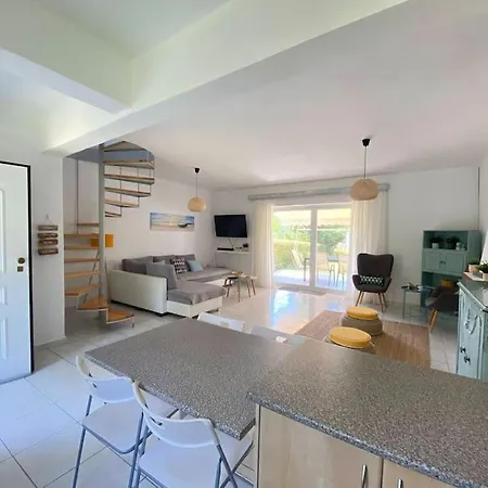 Sun 'n Sand, Dream It In